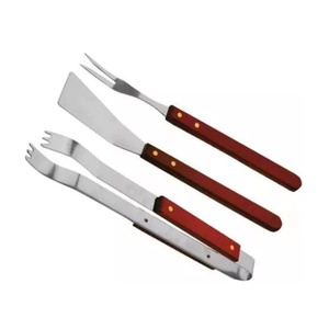 Set de asado de 3 piezas con mango de madera